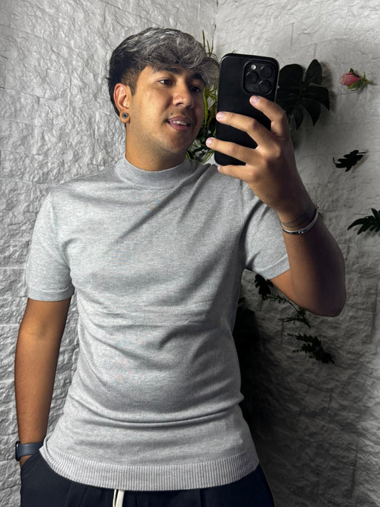 T-shirt grigia slim in maglia con mezzo collo alto