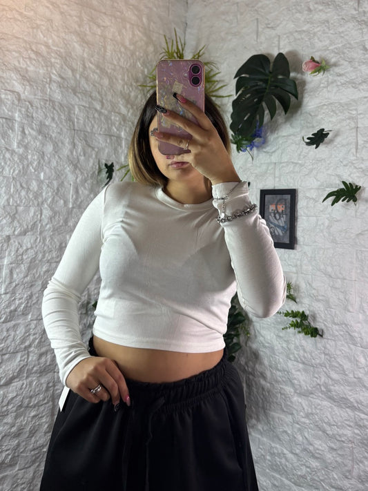 T-shirt crop in tinta unita a manica lunga