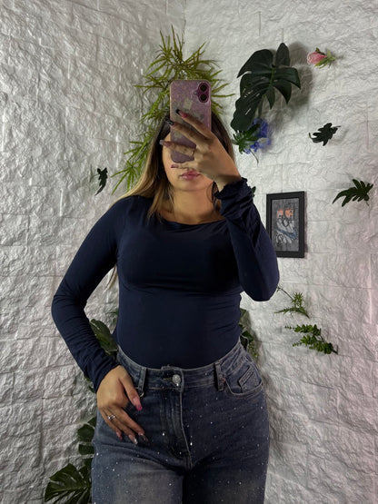 Body aderente in cotone leggero a maniche lunghe con scollo dritto