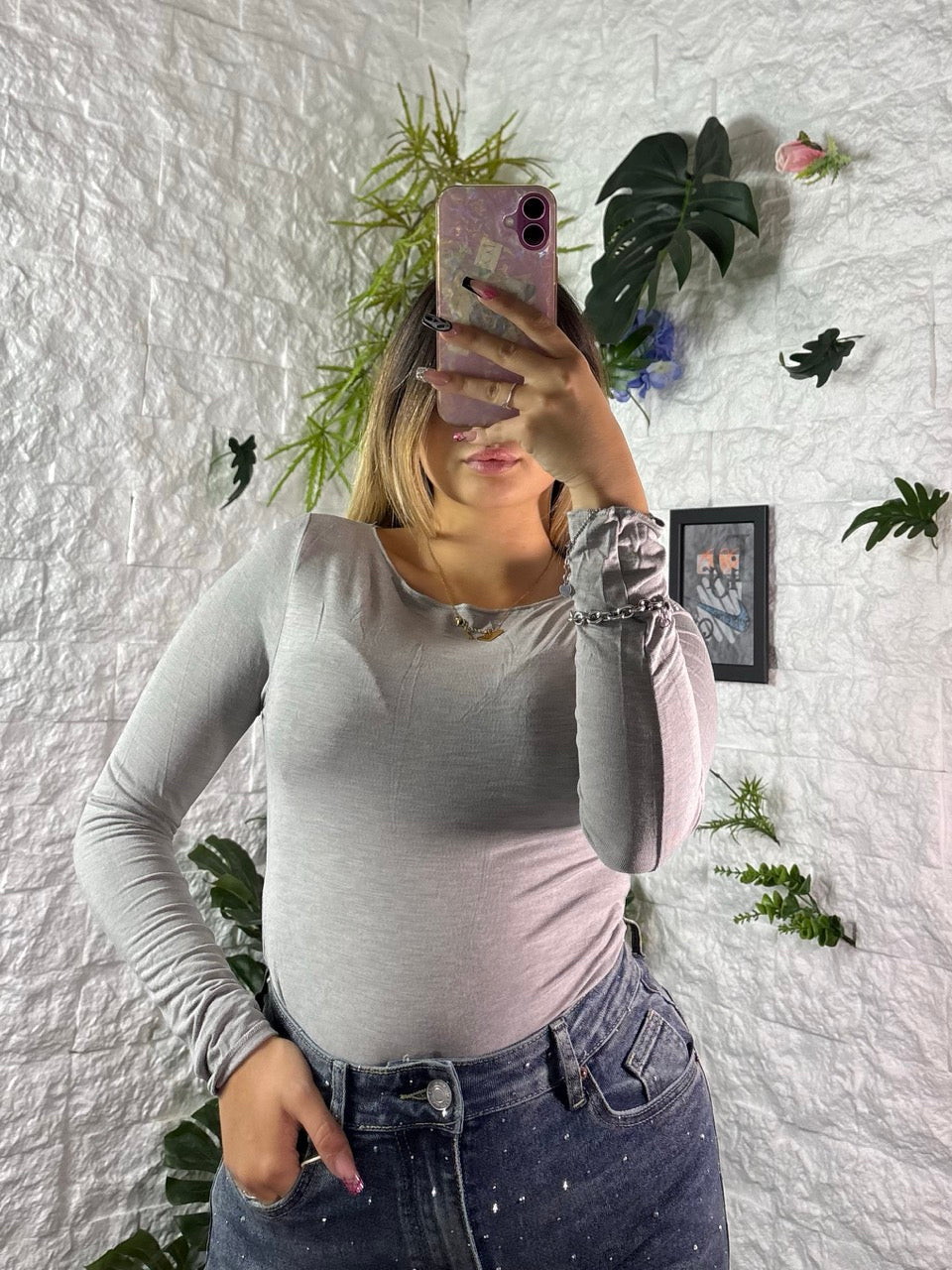 Body aderente in cotone leggero a maniche lunghe con scollo dritto