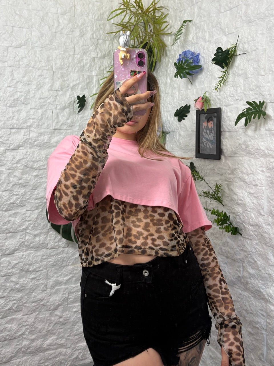 T-shirt crop in cotone in tinta unita con top in tulle leopardato