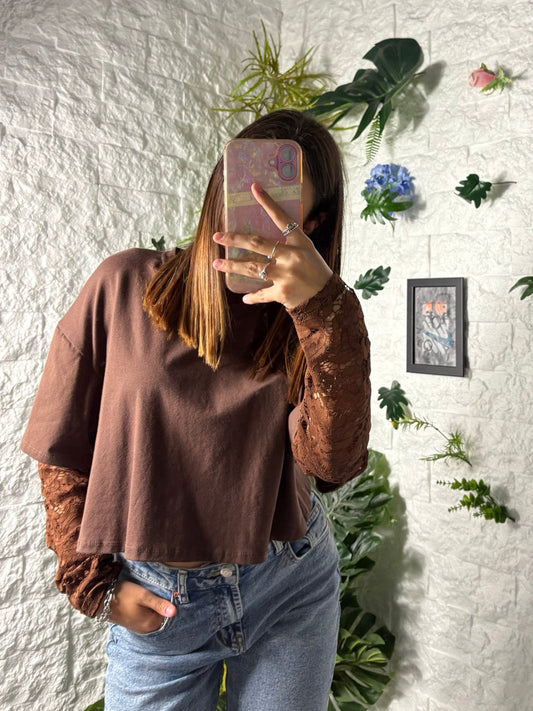 T-shirt crop in cotone con maniche in pizzo tono su tono - OVERSIZE