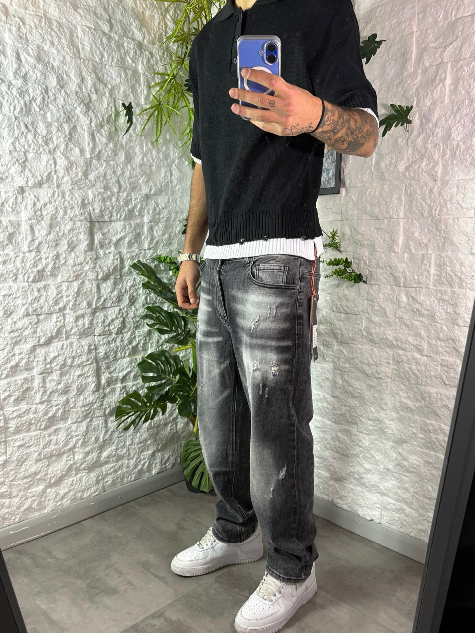 Jeans baggy grigio slavato in denim con strappi leggeri