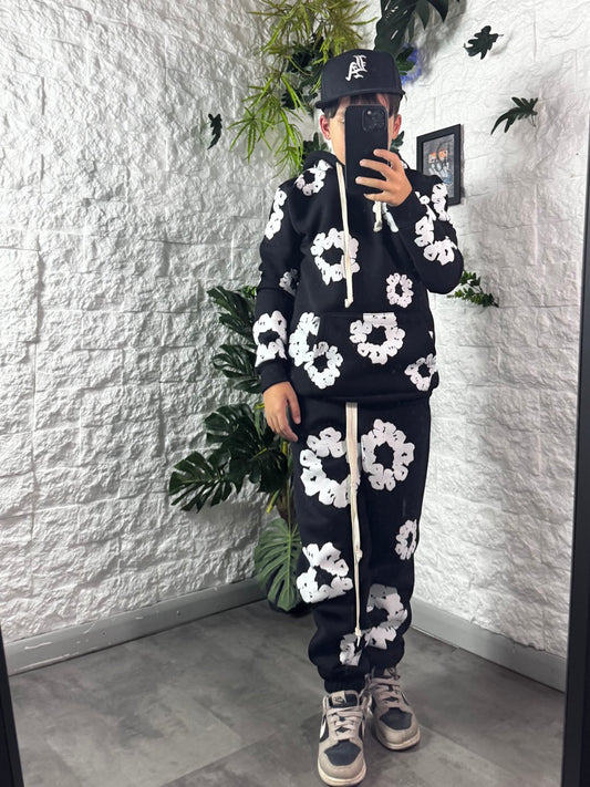 Completo nero felpato con stampa a fiori bianchi - FELPATO 8-16 anni