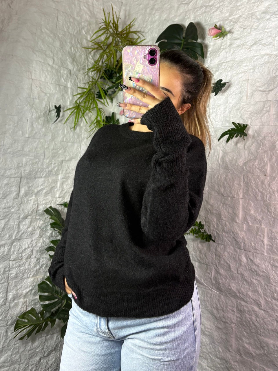 Maglione in maglia morbida in tinta unita con scollo a barca