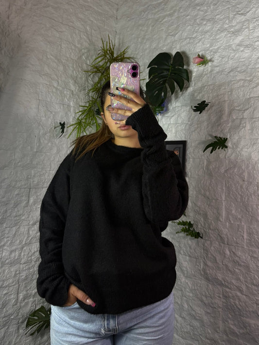 Maglione in maglia morbida in tinta unita con scollo a barca