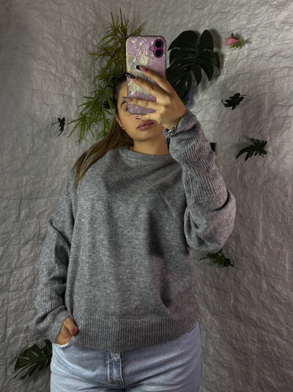 Maglione in maglia morbida in tinta unita con scollo a barca