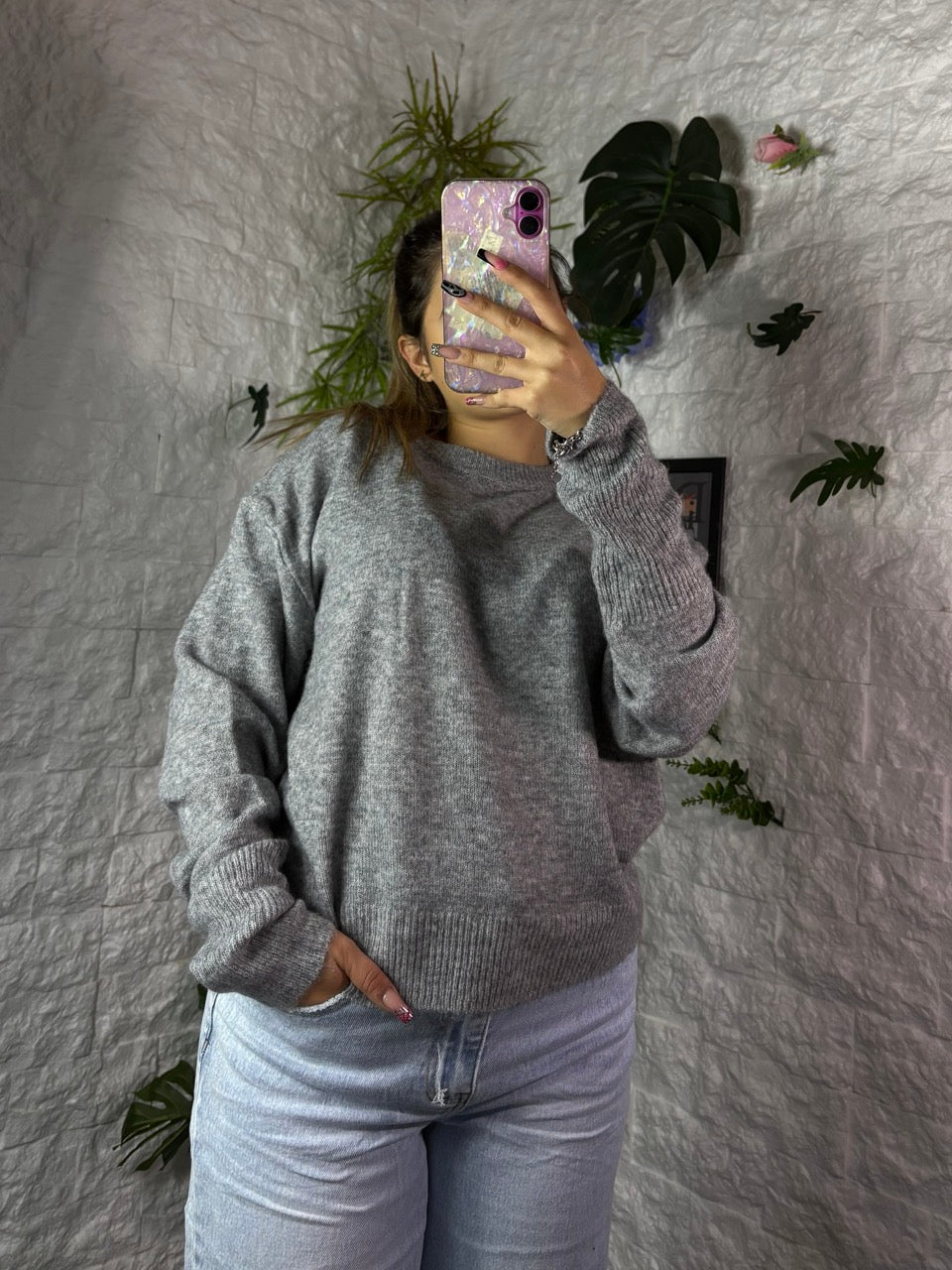 Maglione in maglia morbida in tinta unita con scollo a barca