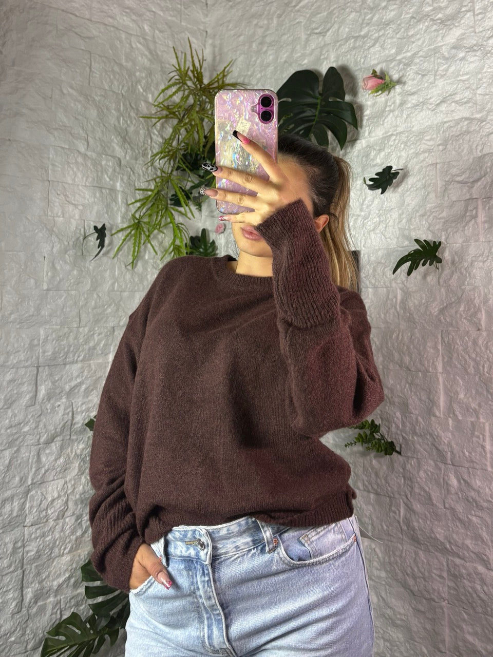 Maglione in maglia morbida in tinta unita con scollo a barca