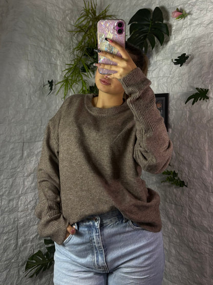 Maglione in maglia morbida in tinta unita con scollo a barca