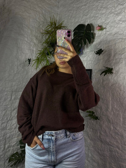 Maglione in maglia morbida in tinta unita con scollo a barca