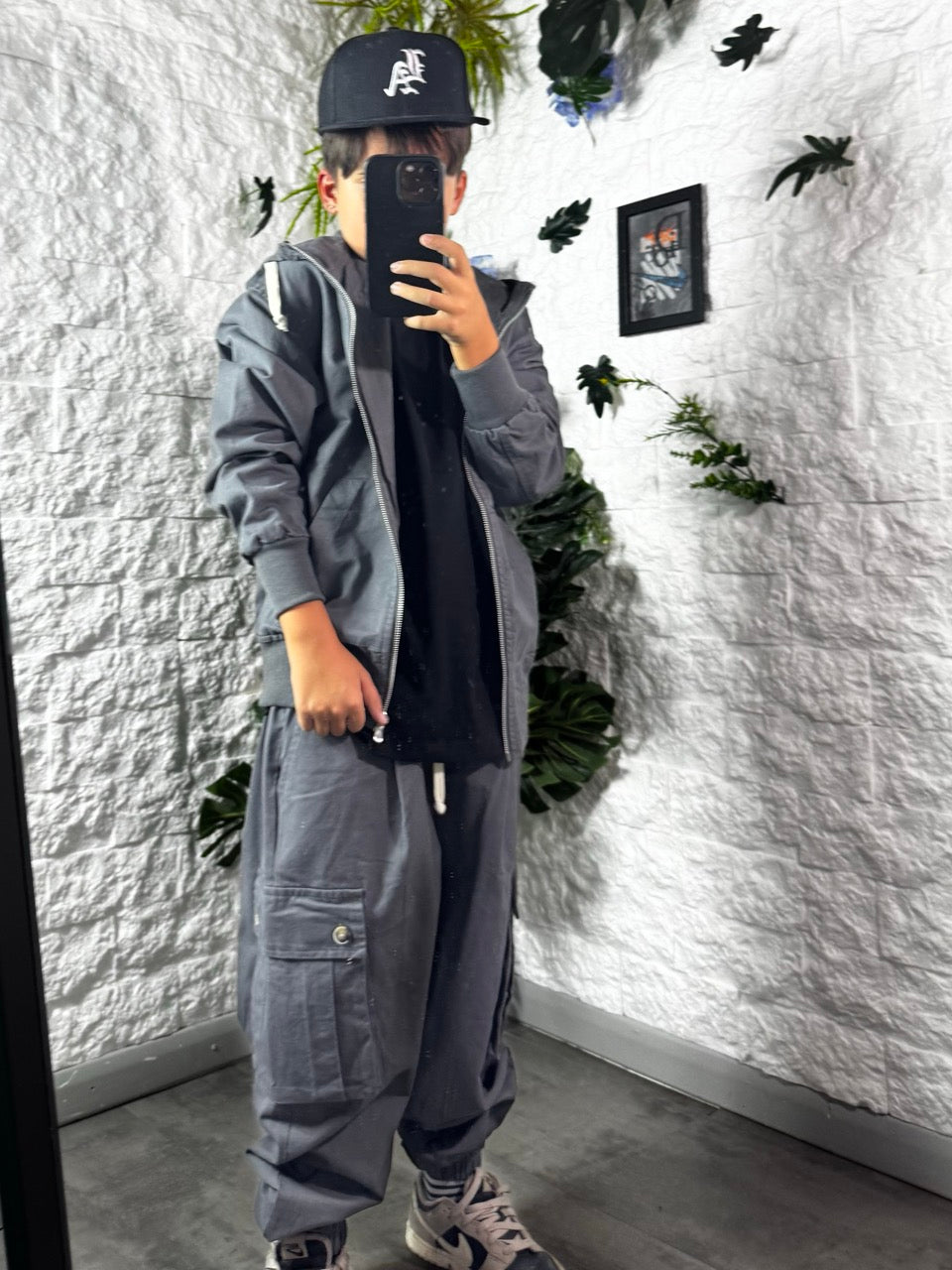 Completo grigio con giacca zip e pantalone cargo baggy 10-16 anni