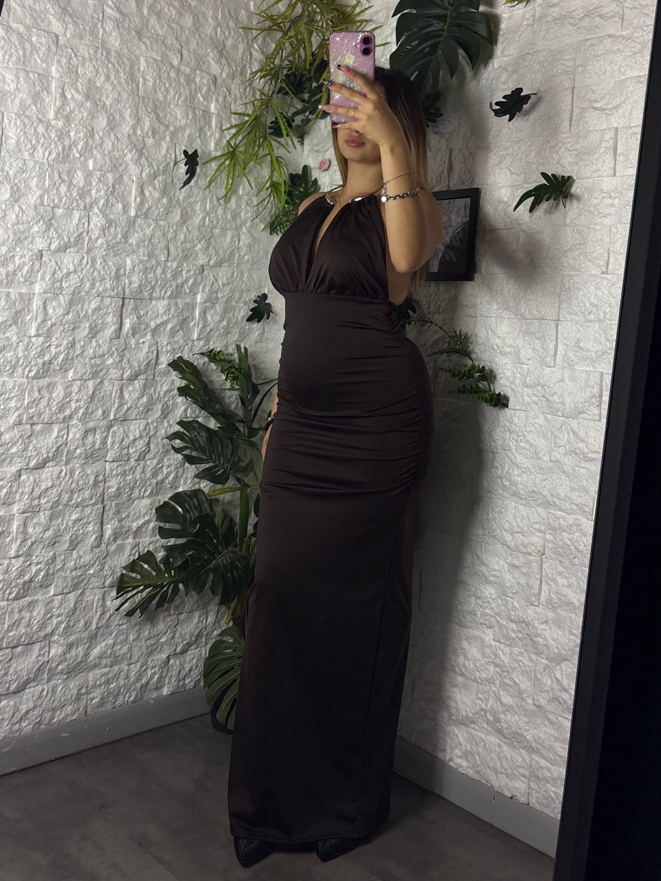 tubino lungo con coppette, drapeggio e collier integrato oro