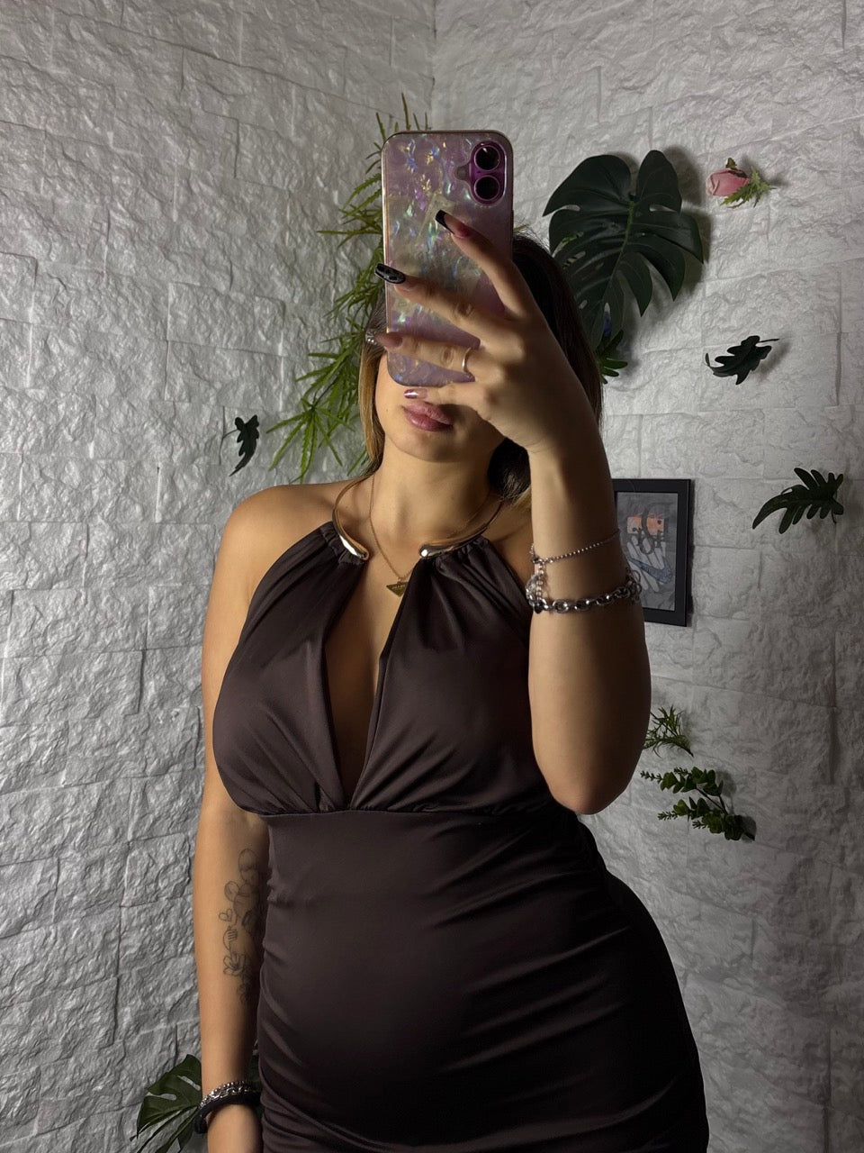 tubino lungo con coppette, drapeggio e collier integrato oro